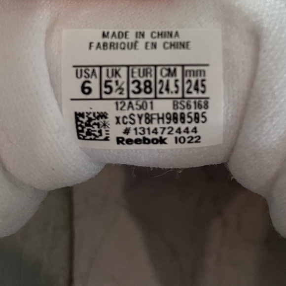 Worn once Reebok shoes. Size 8 women’s, boys 6. - Picture 1 of 2